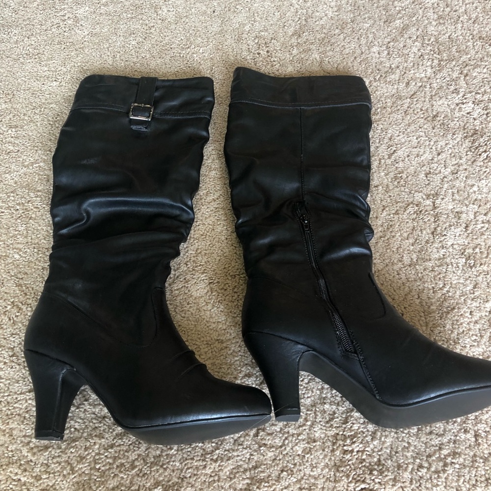 Black boots - Picture 2 of 4
